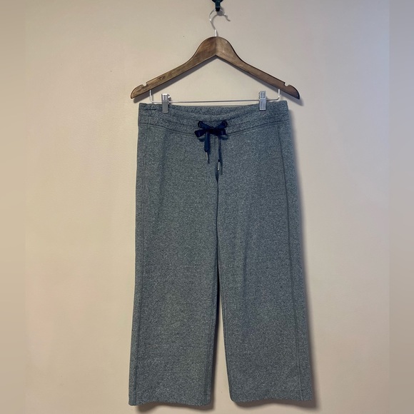 𝐋𝐮𝐥𝐮𝐥𝐞𝐦𝐨𝐧 𝐀𝐭𝐡𝐥𝐞𝐭𝐢𝐜𝐚 - Picture 2 of 4